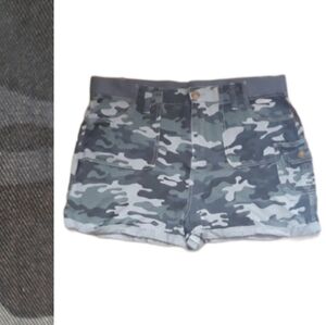 Knox Rose Women's Camo Print Mid-Rise Cargo Shorts - Size XL Green Camo Shorts